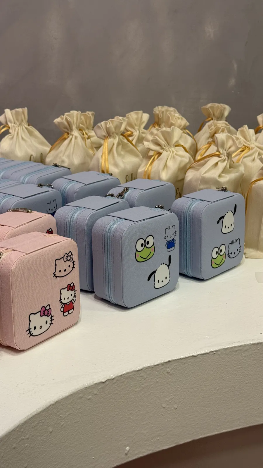 Lembrancinhas porta-joias prontas para os convidados personalizarem